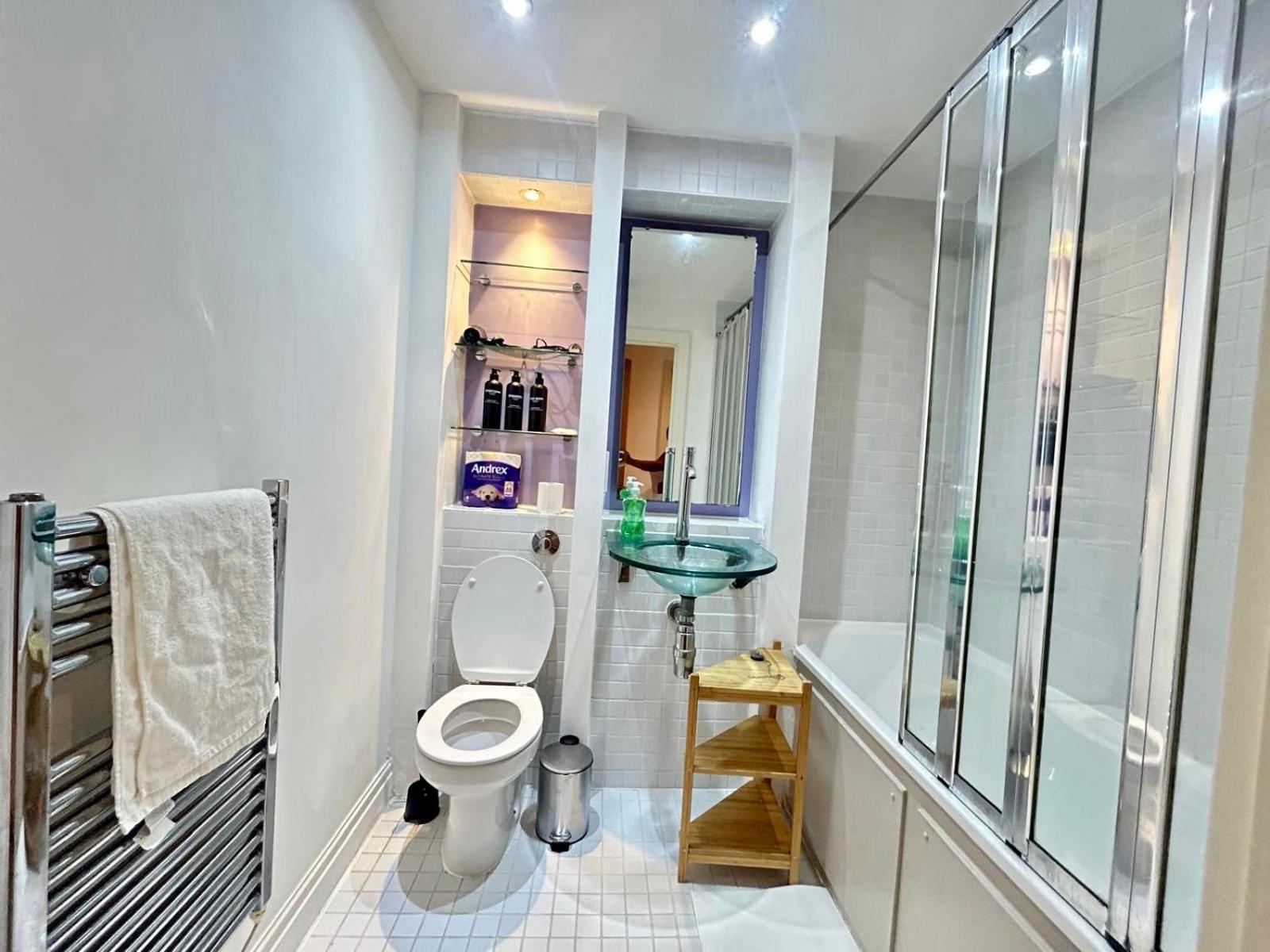 Riverside 1bd Near Canary Wharf * London