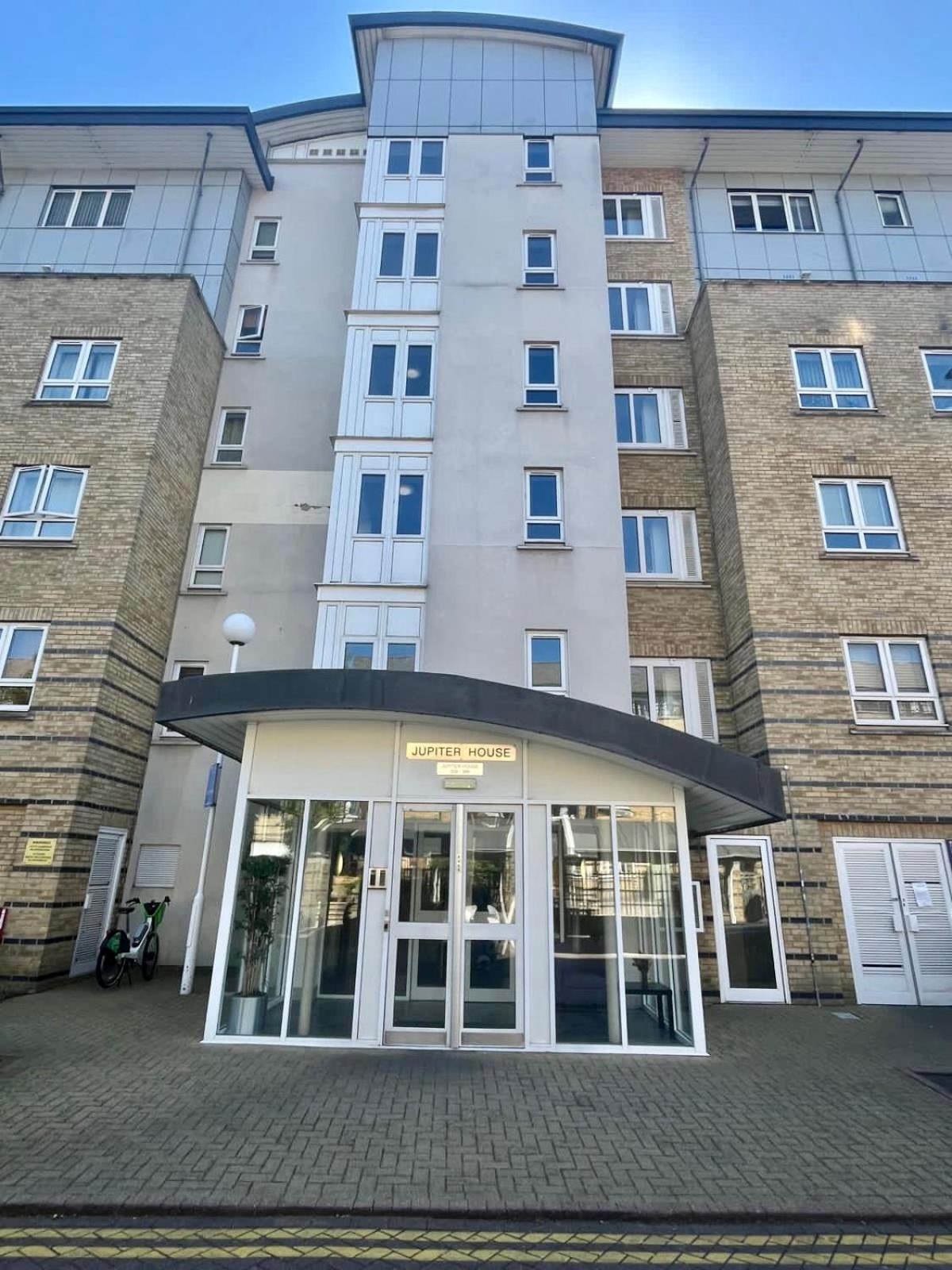Riverside 1bd Near Canary Wharf London